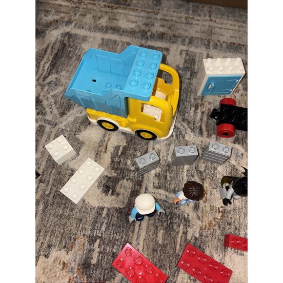 LEGO DUPLO Mixed Lot 100 Pieces/Figurines/Vehicles Genuine Set - Picture 9 of 16